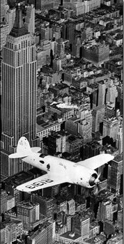 Reproducción de arte Hawks airplane in flight over New York city, 1938