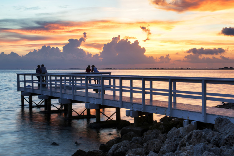Arte fotográfico The Pier at Sunset Lovers
