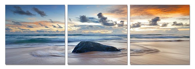 Rock surrounded by the sea Obraz