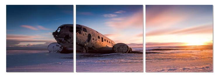 Wreck in the sand Obraz