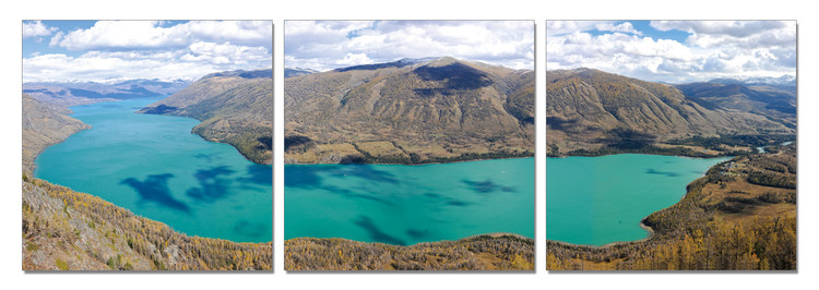 Bay surrounded by mountains Schilderij