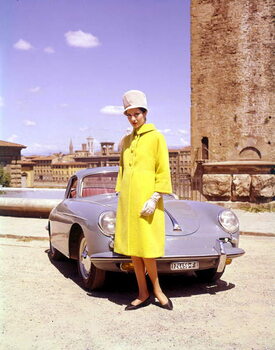 Poster 1962, une jeune femme posant devant une Porsche 356 B
