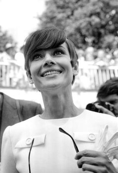 Umělecká fotografie Audrey Hepburn here in Lausanne February 9, 1970 After Birth of her 2Nd Son Lucas