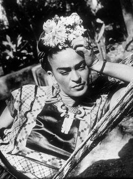 Umelecká fotografie Mexican Painter Frida Kahlo  in A Hammock, 1948