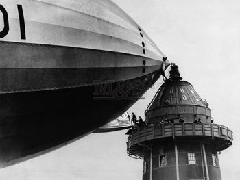 Dirigibile leaning against tower Festmény reprodukció