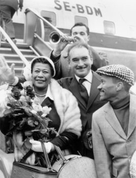 Fototapeta Ella Fitzgerald at Paris Airport, 1957