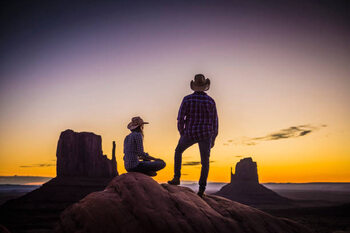 Fototapeta Hispanic couple admiring desert landscape at