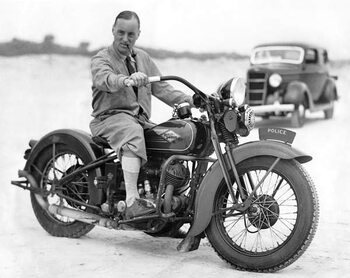 Billede på lærred Malcolm Campbell On A Harley