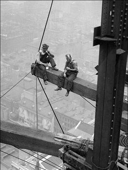 Reproducción de arte Workers sitting on steel beam 1926