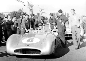 Obraz na plátně Hans Herrmann in a mercedes w196 stromlinienwagen, 1954