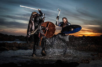 Obraz na plátně Vikings fighting on cliffs of Palos