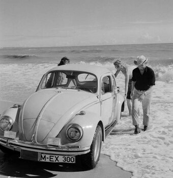 Cuadro en lienzo A Beetle goes full throttle, 1972