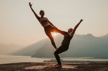 Plagát Two women do acroyoga on top