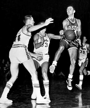 Plakát Bob Cousy Passes Basketball