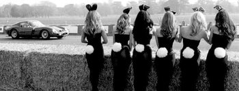 Plakát Bunny Girls watching Paul Vestey in a Ferrari 250GTO, 1970