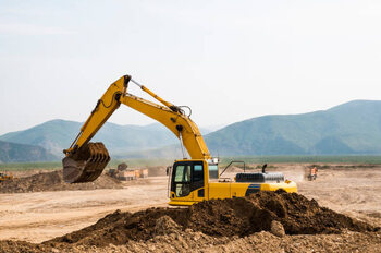Obraz na płótnie Excavator loading earth into dump