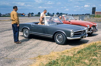 Poster Stirling Moss and Rob Walker 230sl at Silverstone, 1960