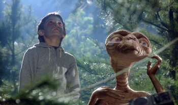 Poster Elliott Tries and  E.T.
