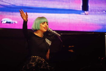 Quadro su tela Rome, June 11, 2011. Lady GaGA live at EuroPride/Roma, 11 December 2011. Concerto di Lady Gaga all'Europride -