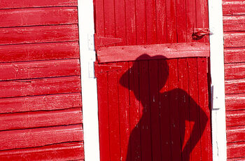Tablou pe pânză Shadow on Red Barn