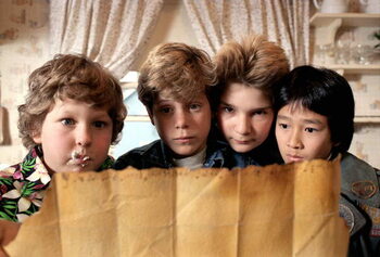 Tableau sur toile Corey Feldman, Sean Astin, Jeff Cohen and Jonathan Ke Quan