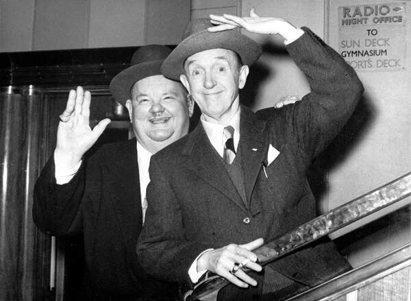 Plakát, Obraz - Laurel and Hardy Arriving in Southampton Aboard Queen Mary January 29, 1952, 40 × 30 cm