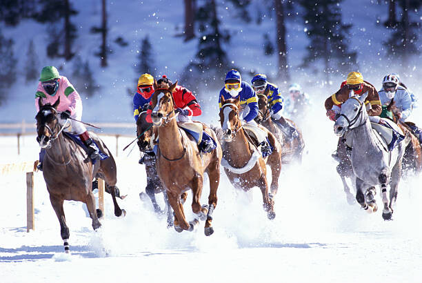 Levně Plakát, Obraz - HORSERACING ON FROZEN LAKE IN SAINT, Romilly Lockyer, 40 × 26.7 cm
