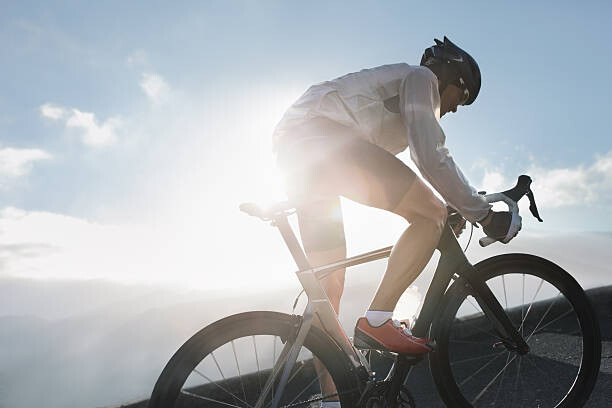Levně Plakát, Obraz - Silhouette of cyclist riding up in high mountains, Stanislaw Pytel, 40 × 26.7 cm