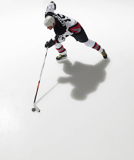 Levně Plakát, Obraz - Ice hockey player in possession of puck, Ryan McVay, 33.6 × 40 cm