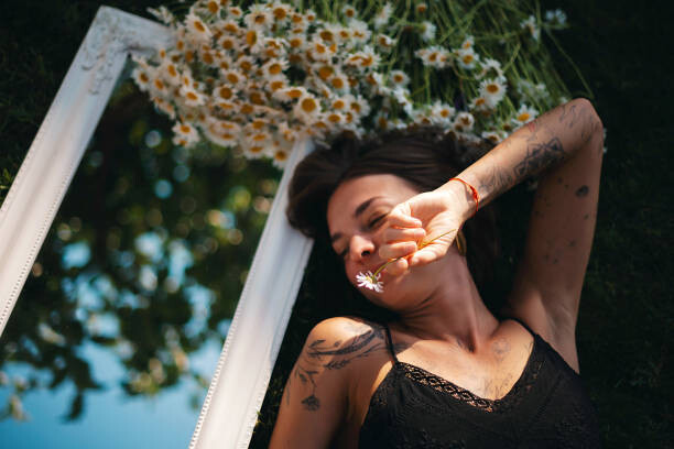 Ilustrace woman meditating in the nature, Yuliia  Kokosha, 40 × 26.7 cm