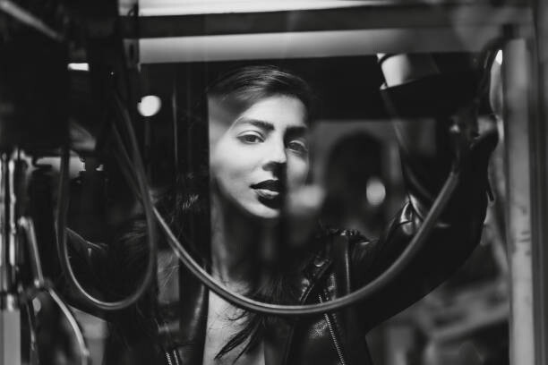 Ilustrace A beautiful feminine woman in black, Yana Iskayeva, 40 × 26.7 cm