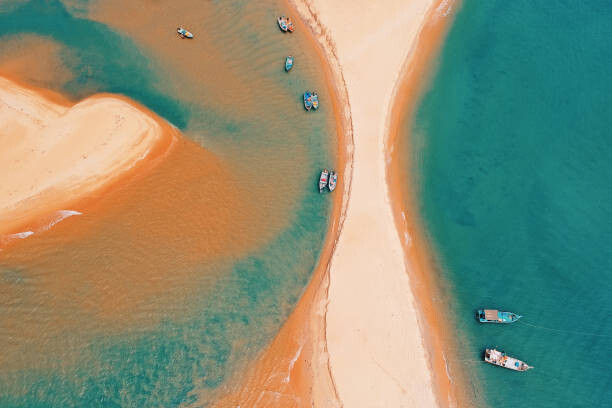 Levně Plakát, Obraz - Aerial view of beach,Kiosk Taman Pantai, No Sign / 500px, 40 × 26.7 cm