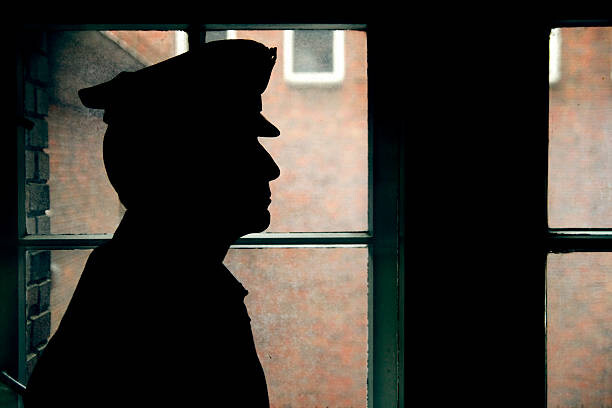 Levně Plakát, Obraz - Silhouette of a prison/police warden, Klubovy, 40 × 26.7 cm