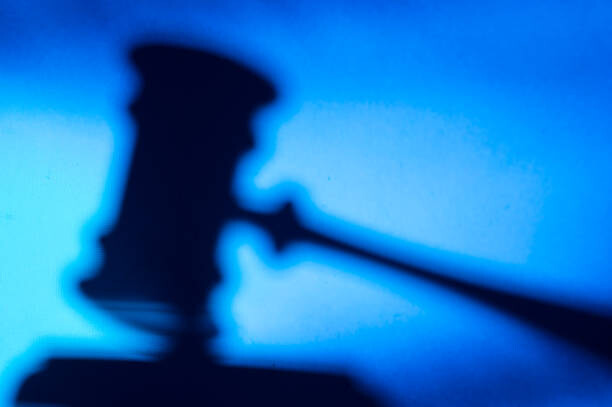 Levně Plakát, Obraz - Silhouette of a judge's gavel. Cryptocurrencies, Aitor Diago, 40 × 26.7 cm