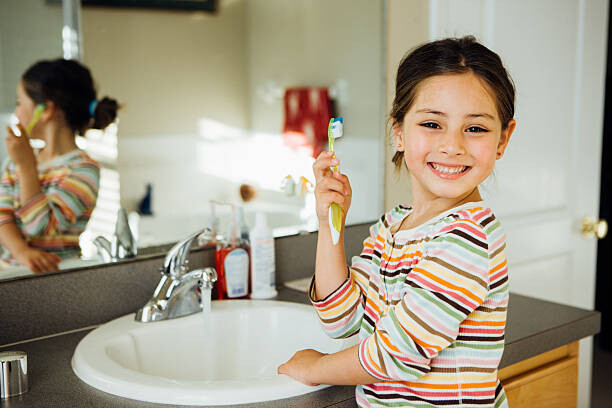 Levně Plakát, Obraz - Toddler with toothbrush, Weekend Images Inc., 40 × 26.7 cm
