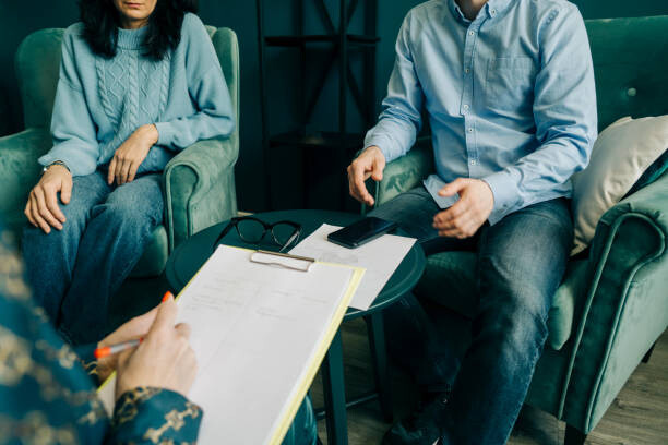 Fotografie Three persons talking in the office, Fiordaliso, 40 × 26.7 cm