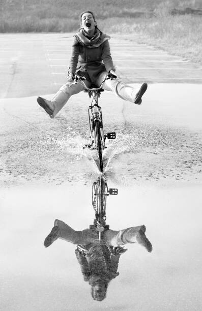 Levně Plakát, Obraz - Ecstatic screaming mid adult woman cycling, RelaxFoto.de, 26.7 × 40 cm