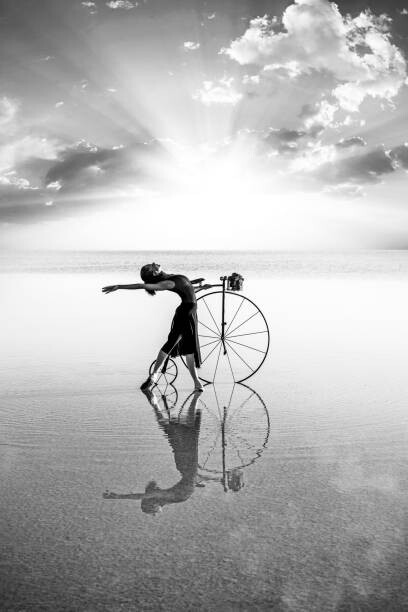 Levně Plakát, Obraz - Ballerina dancing with old bicycle on the lake, 101cats, 26.7 × 40 cm