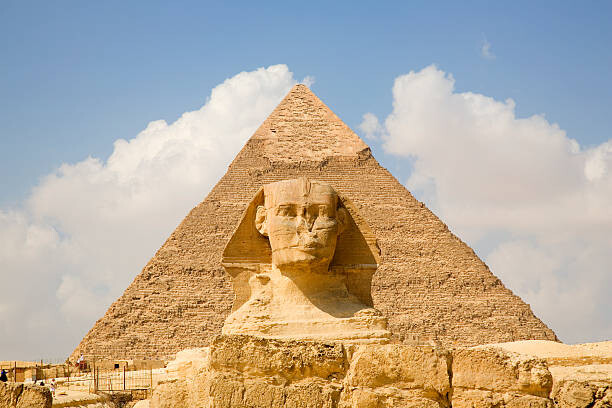 Levně Plakát, Obraz - daytime view pyramid with sphinx foreground, Grant Faint, 40 × 26.7 cm