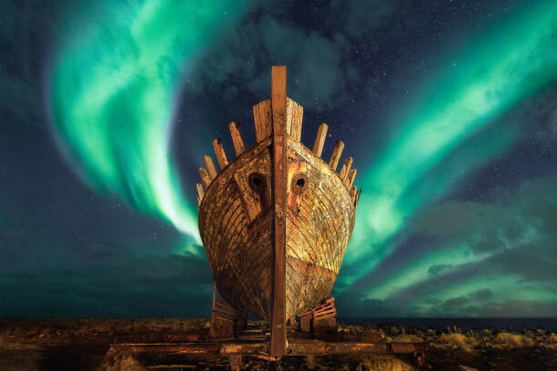 Levně Plakát, Obraz - Viking Northern Lights - Akranes, Juan Maria Coy Vergara, 40 × 26.7 cm
