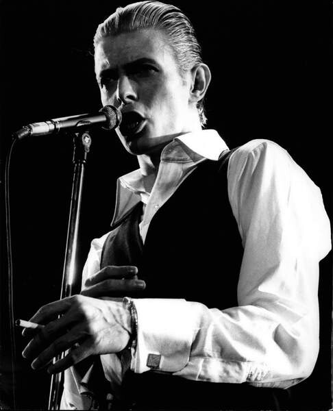 Umělecká fotografie David Bowie on stage at the Empire Pool, Wembley, 1976, (35 x 40 cm)