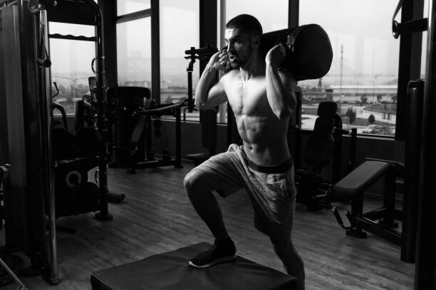 Levně Plakát, Obraz - Young Fit Man Doing Box Jumps In Gym, Ibrakovic, 40 × 26.7 cm