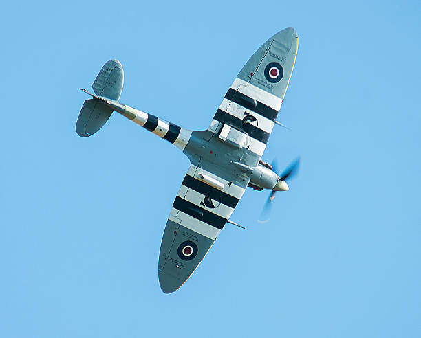Levně Plakát, Obraz - Spitfire With Invasion Markings., John Dickson, 40 × 30 cm