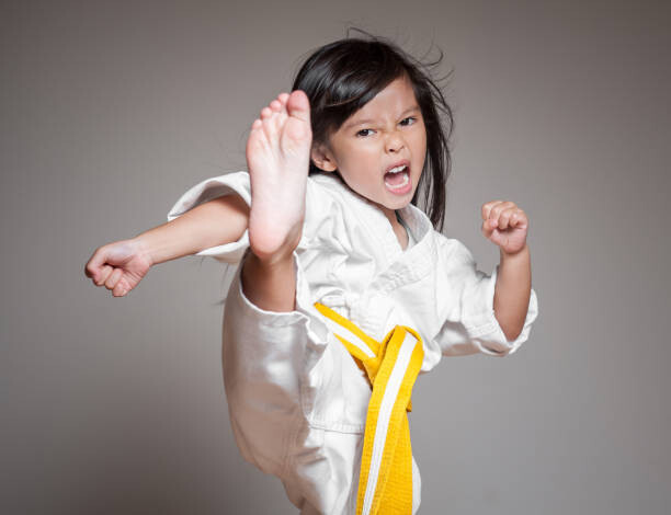 Levně Plakát, Obraz - Gold Belt Karate Pose Kick, mvt, 40 × 30 cm