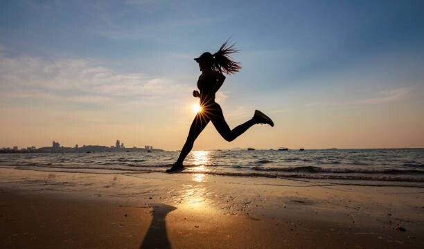 Plakát, Obraz - Asian female running on the beach, Sutthichai Supapornpasupad, 40 × 22.2 cm
