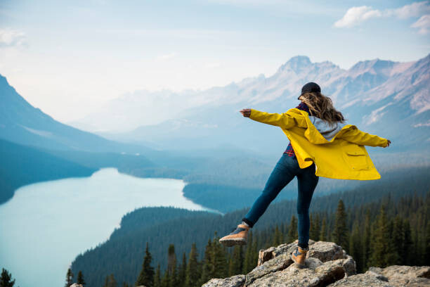 Fotografie A woman standing on a rocky, Jordan Siemens, 40 × 26.7 cm
