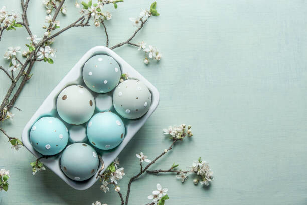 Levně Plakát, Obraz - Blue dotted Easter eggs in container, VICUSCHKA, 40 × 26.7 cm