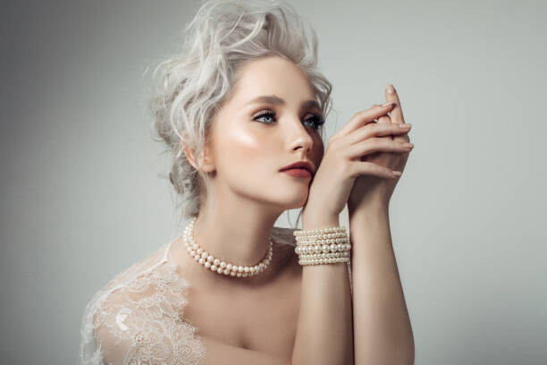 Levně Plakát, Obraz - Beautiful woman wearing pearls necklace, CoffeeAndMilk, 40 × 26.7 cm