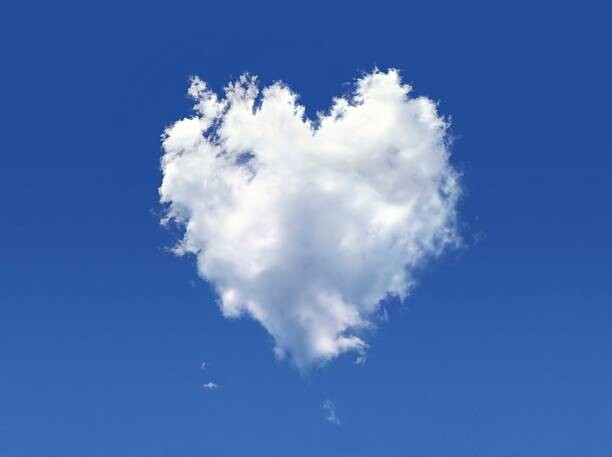 Levně Plakát, Obraz - Heart-shaped cloud, artwork, LEONELLO CALVETTI, 40 × 30 cm