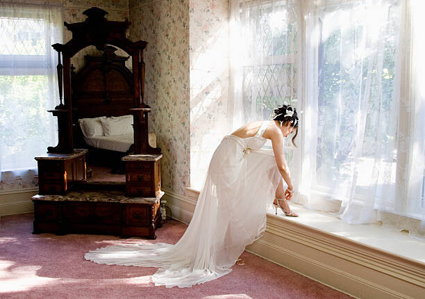 Levně Plakát, Obraz - Bride Getting Ready in Hotel Room, Natalie Fobes, 40 × 26.7 cm